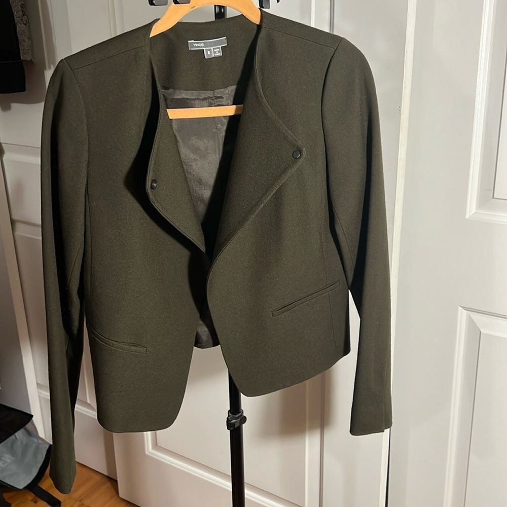 Vince olive green wool blazer size 6 P2P 17.5” - Picture 4 of 9